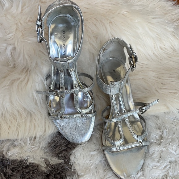 Sandals - Picture 2 of 7